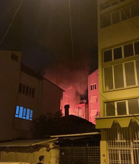 Müstakil evde çıkan yangın panik yarattı: Yaşlı adam son anda kurtarıldı!